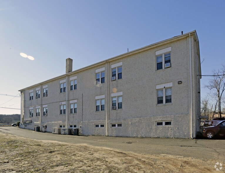 300 Buckelew Ave, Jamesburg, NJ à louer - Photo de l’immeuble – Image 3 sur 3