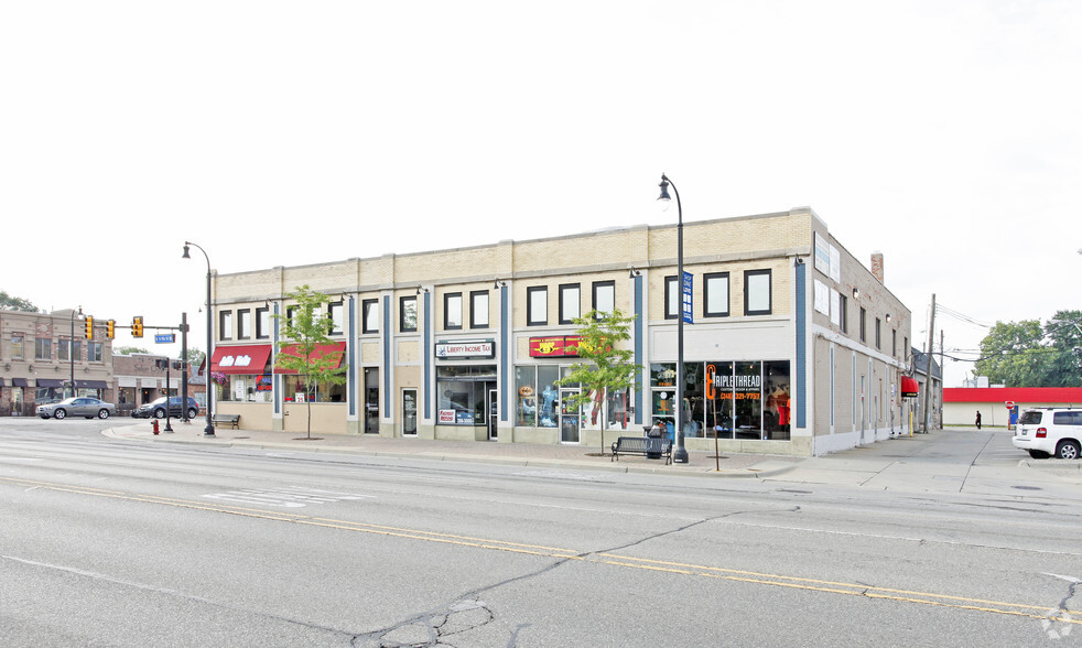 11-25 W 14 Mile Rd, Clawson, MI à louer - Photo de l’immeuble – Image 3 sur 3