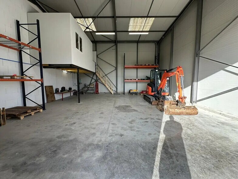 Industriel/Logistique dans Gigean à louer - Photo de l’immeuble – Image 2 sur 10