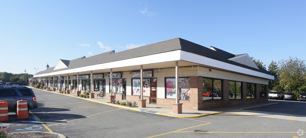 275 Route 25a, Miller Place, NY à louer - Photo de l’immeuble – Image 3 sur 3