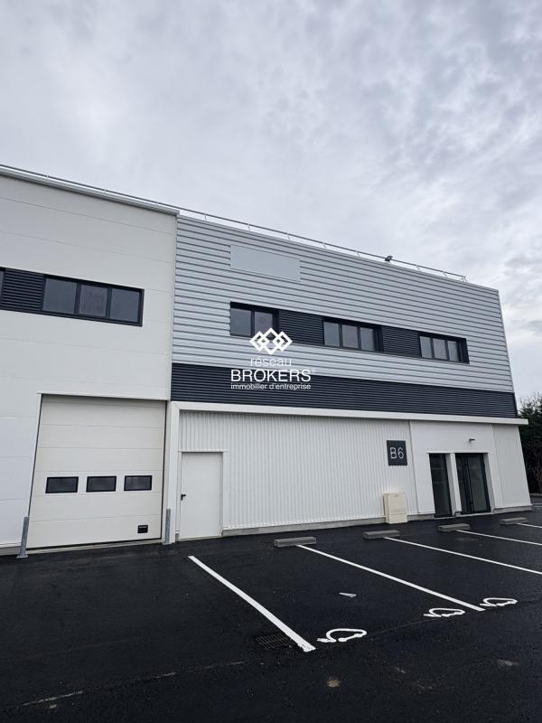 Industriel/Logistique dans Saint-Aignan-Grandlieu à louer Photo de l’immeuble– Image 1 sur 2