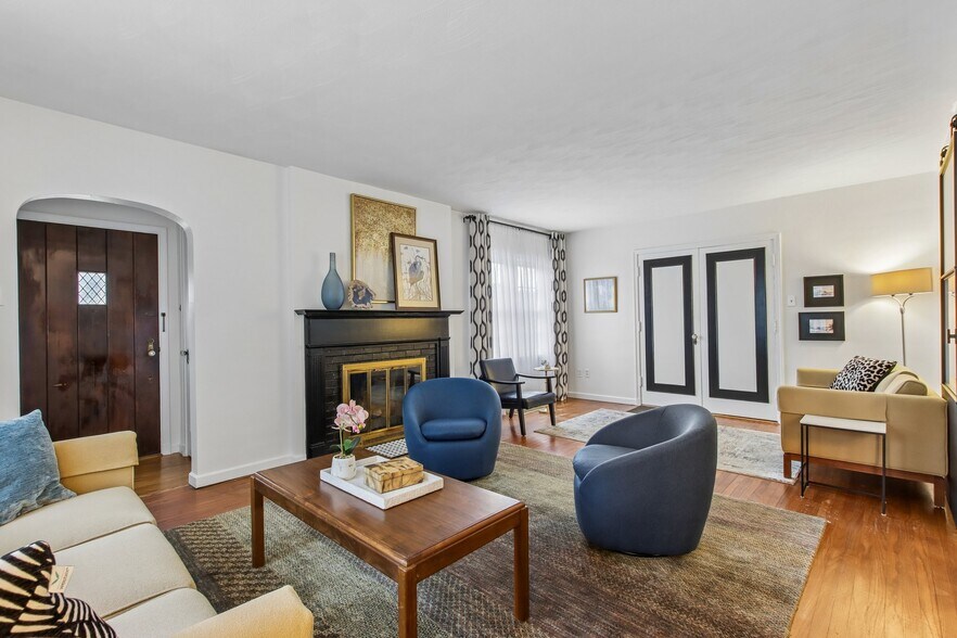 399 W Main St, Greenwood, IN à vendre - Photo de l’immeuble – Image 3 sur 44