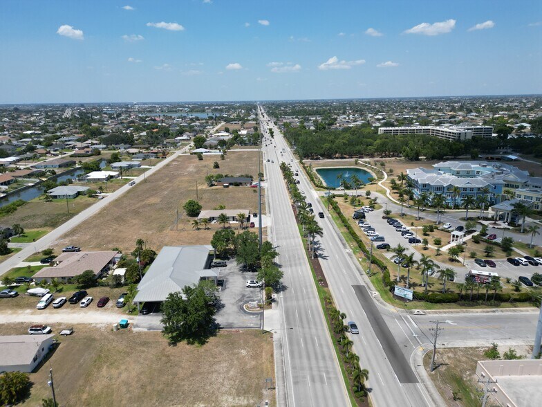 1510 SW Santa Barbara Blvd, Cape Coral, FL à louer - Photo de l’immeuble – Image 3 sur 6