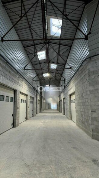 Industriel/Logistique dans Orange à vendre - Photo intérieure – Image 2 sur 4