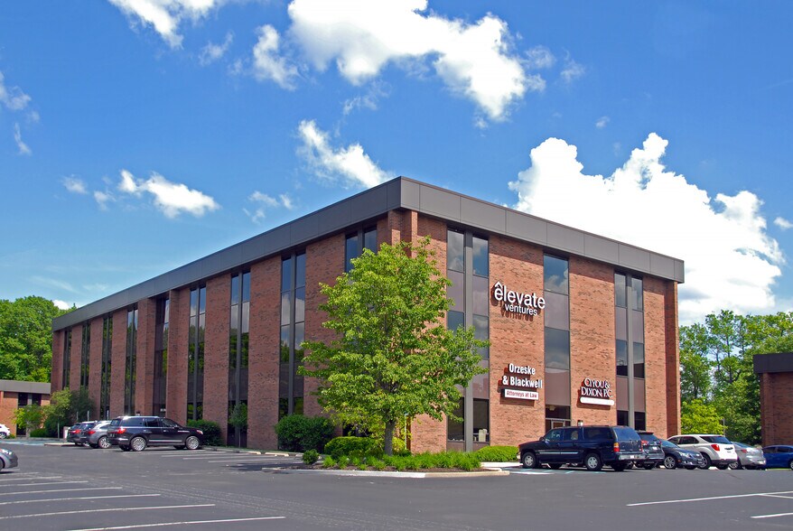 50 E 91st St, Indianapolis, IN à louer - Photo de l’immeuble – Image 1 sur 4