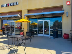 15071-15111 Newport Ave, Tustin, CA à louer Photo intérieure– Image 1 sur 3