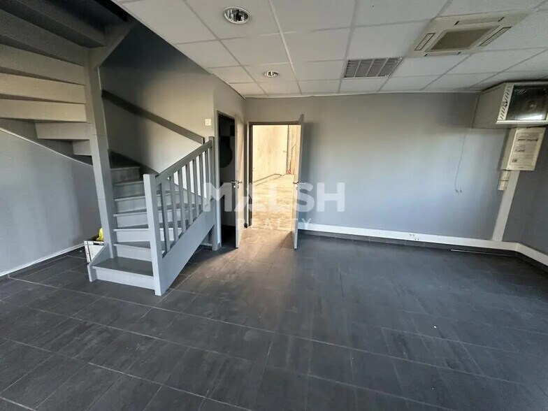 Bureau dans La Verpillière à louer - Photo de l’immeuble – Image 2 sur 12