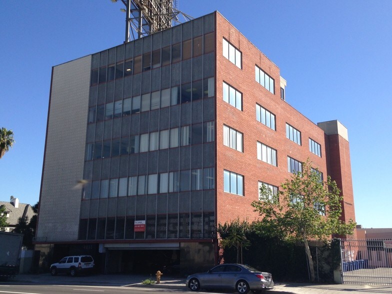 4032 Wilshire Blvd, Los Angeles, CA à louer - Photo de l’immeuble – Image 1 sur 1