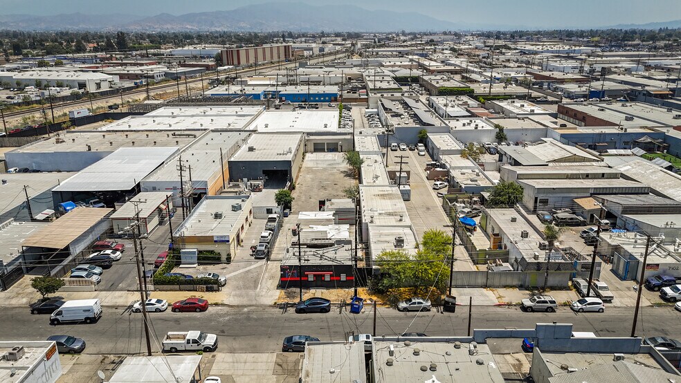 7422 Varna Ave, North Hollywood, CA à vendre - Photo de l’immeuble – Image 3 sur 8