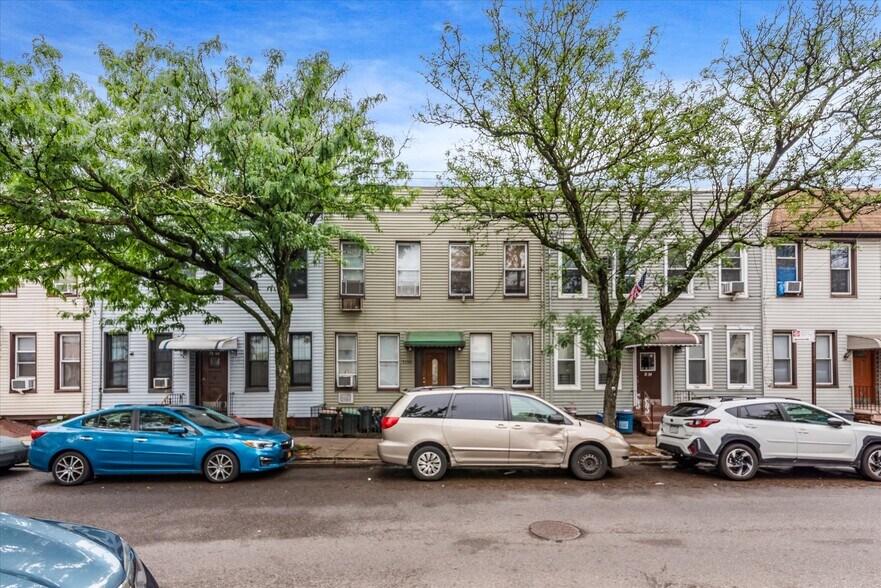 7158 69th Pl, Glendale, NY à vendre - Photo de l’immeuble – Image 2 sur 29