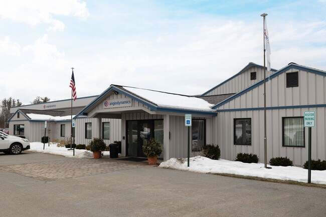 Plus de détails pour 603 Queensbury Ave, Queensbury, NY - Industriel/Logistique à vendre