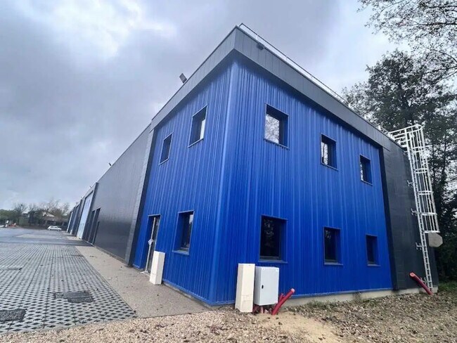 Plus de détails pour 92 Impasse Du Chatelard, Saint-Rémy - Local d'activités à louer