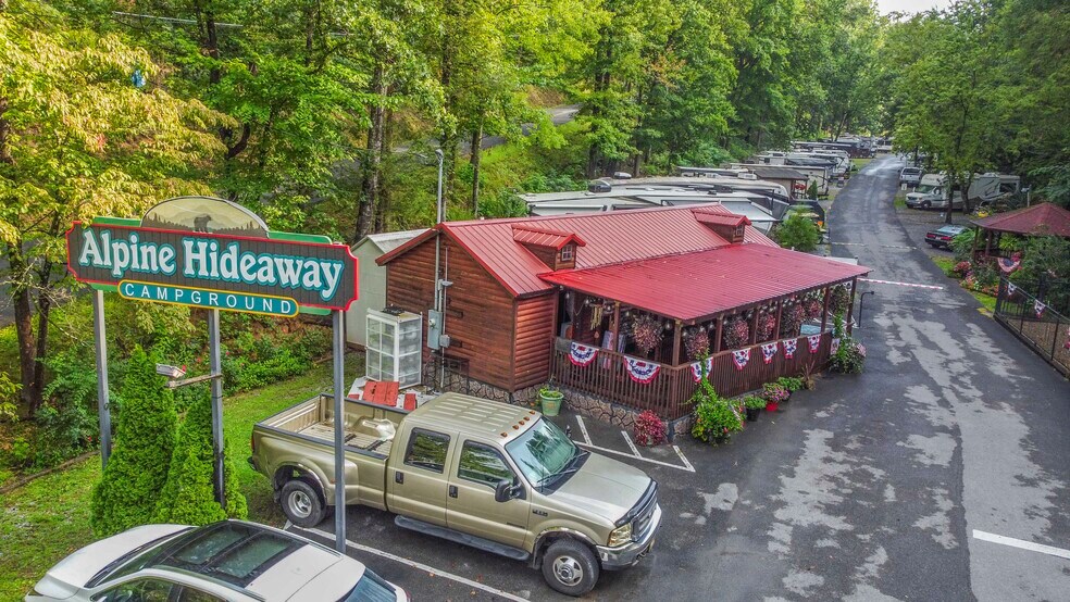 251 Spring Valley Rd, Pigeon Forge, TN à vendre - Photo de l’immeuble – Image 1 sur 53