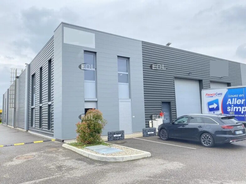 Industriel/Logistique dans Genas à louer - Photo de l’immeuble – Image 1 sur 14