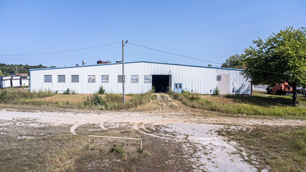 501 Lakeshore Dr, Kuttawa, KY à vendre - Photo de l’immeuble – Image 3 sur 56