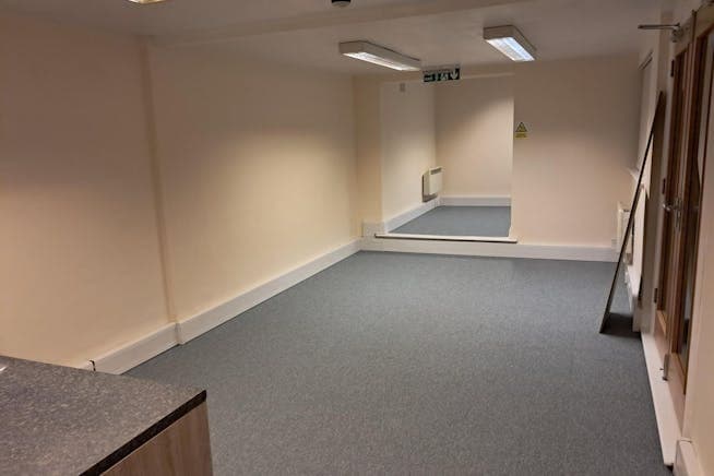 53-59 Peach St, Wokingham, BKS RG40 1XP - Lot 59 &59a - - Photo intérieure - Image 1 of 5