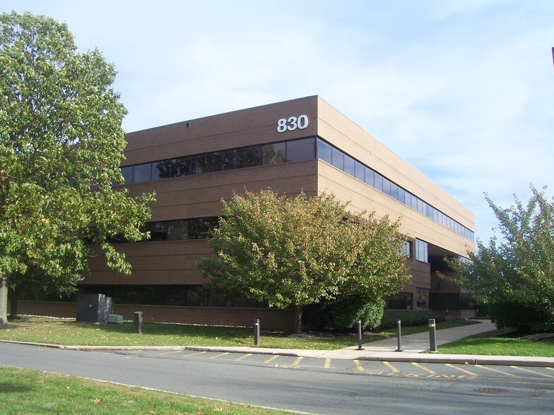 830 Bear Tavern Rd, Ewing, NJ à vendre - Photo de l’immeuble – Image 2 sur 7