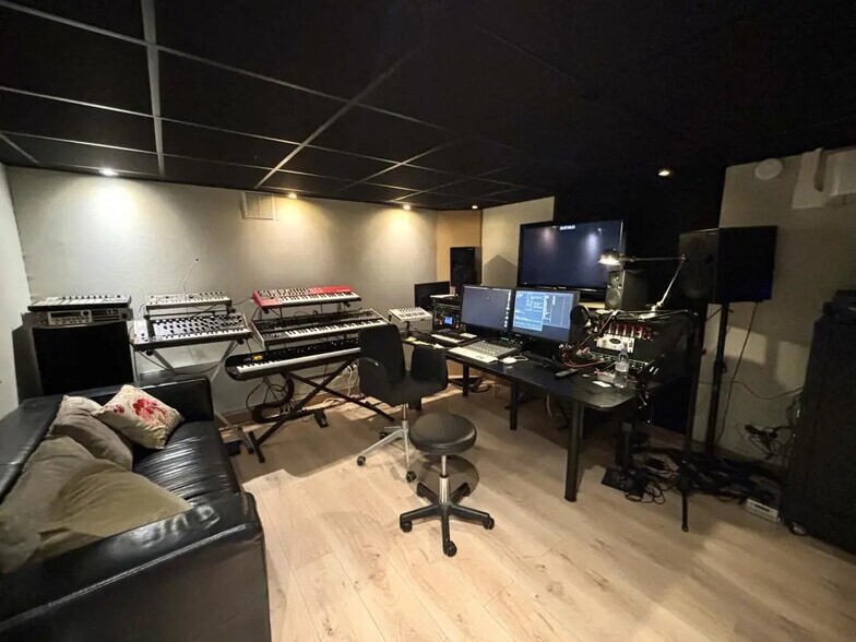 Bureau dans Paris à vendre - Photo de l’immeuble – Image 2 sur 8