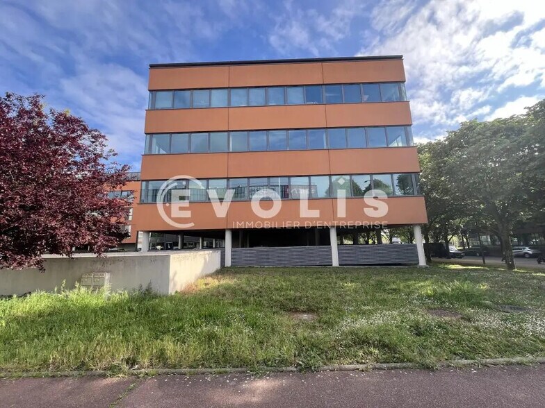 Bureau dans Créteil à louer - Photo de l’immeuble – Image 1 sur 30