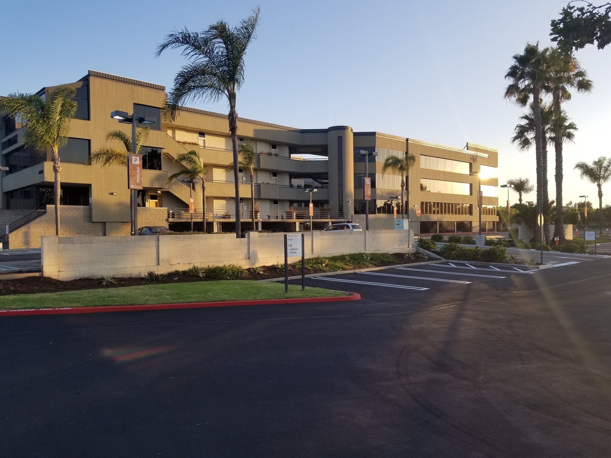18141 Beach Blvd, Huntington Beach, CA à louer Photo de l’immeuble– Image 1 sur 11