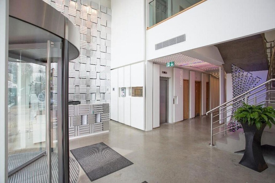 Chiltern Hl, Gerrards Cross à louer - Photo de l’immeuble – Image 3 sur 10