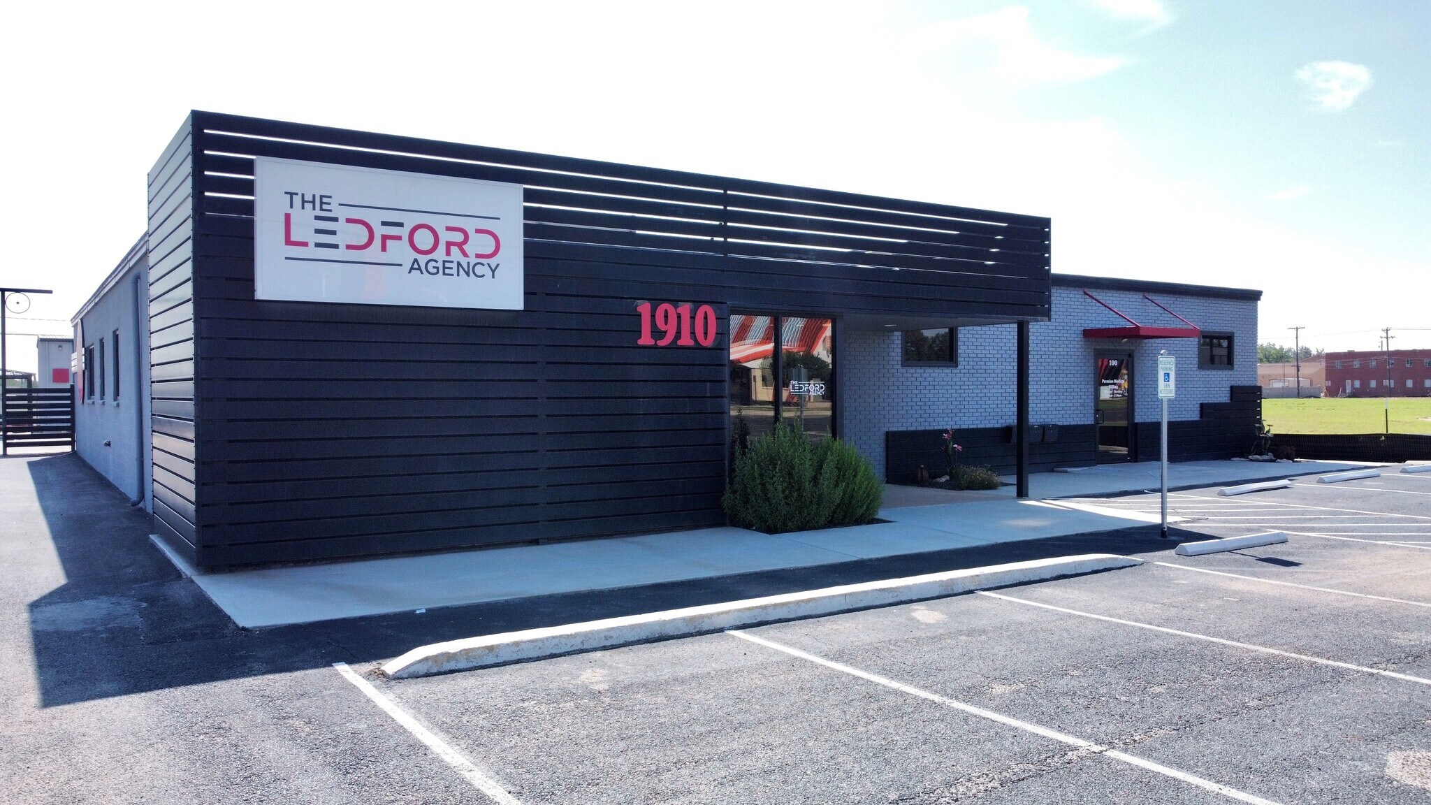 1910 N Big Spring St, Midland, TX à louer Photo de l’immeuble– Image 1 sur 6