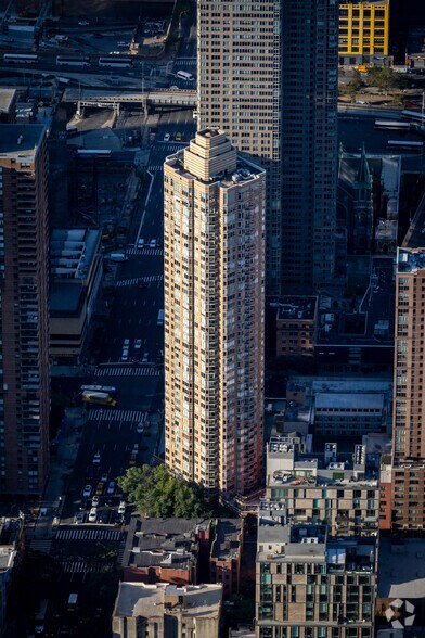 500 W 43rd St, New York, NY à louer - Photo de l’immeuble – Image 2 sur 11