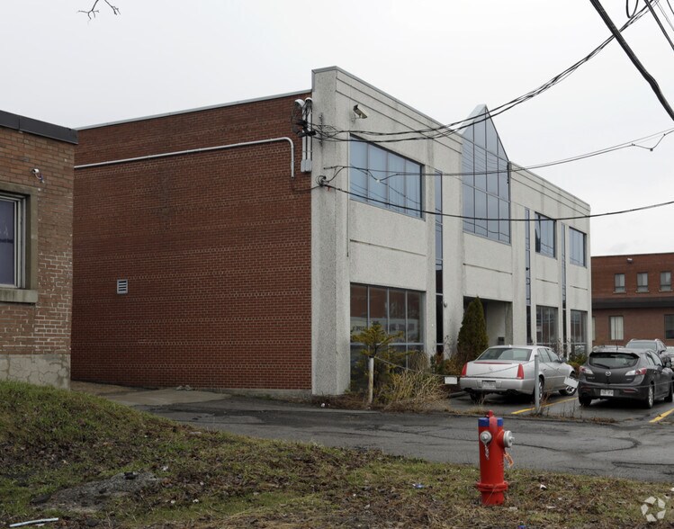 5485 Rue Paré, Mt Royal, QC à louer - Photo de l’immeuble – Image 2 sur 6