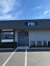 2245-2259 Ritchey St, Santa Ana, CA à louer Photo intérieure– Image 2 sur 2