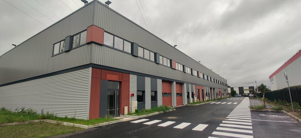 Local d’activités dans Corbeil-Essonnes à louer - Photo de l’immeuble – Image 3 sur 9
