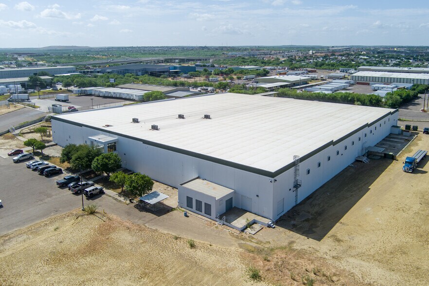 1820 Aguila Azteca, Laredo, TX à louer - Photo de l’immeuble – Image 2 sur 18