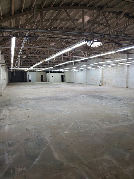 6633 McKinley Ave, Los Angeles, CA à louer - Photo de l’immeuble – Image 3 sur 11
