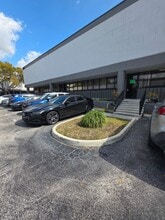 2570-2580 N Powerline Rd, Pompano Beach, FL à louer Photo de l’immeuble– Image 1 sur 12