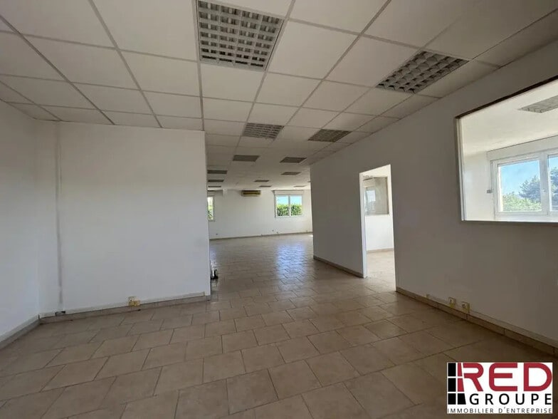 Bureau dans Gardanne à louer - Photo de l’immeuble – Image 3 sur 4
