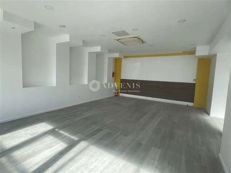 Local commercial dans Tremblay-en-France à louer - Photo intérieure – Image 1 sur 8