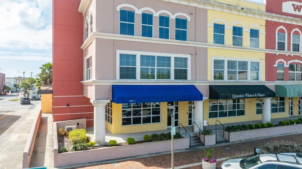 111 Magnolia Ave, Daytona Beach, FL à vendre - Photo de l’immeuble – Image 2 sur 37