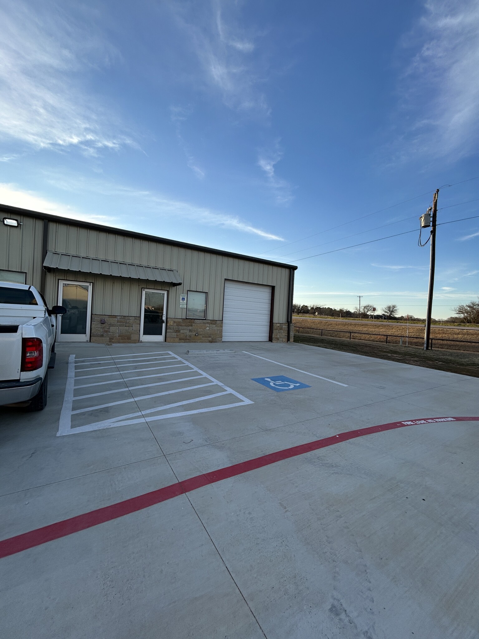 4230 US-67, Cleburne, TX à louer Photo de l’immeuble– Image 1 sur 10