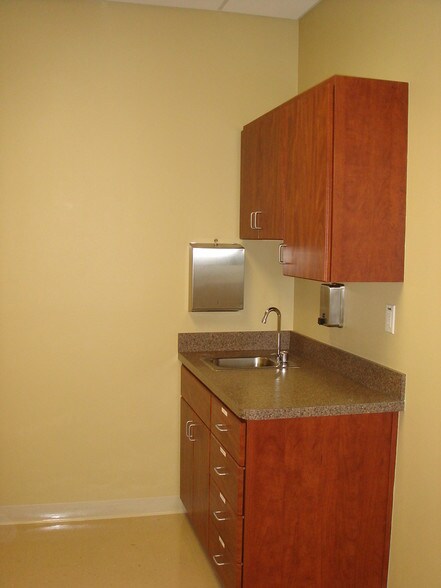 1755 David Walker Dr, Tavares, FL à vendre - Photo de l’immeuble – Image 2 sur 8