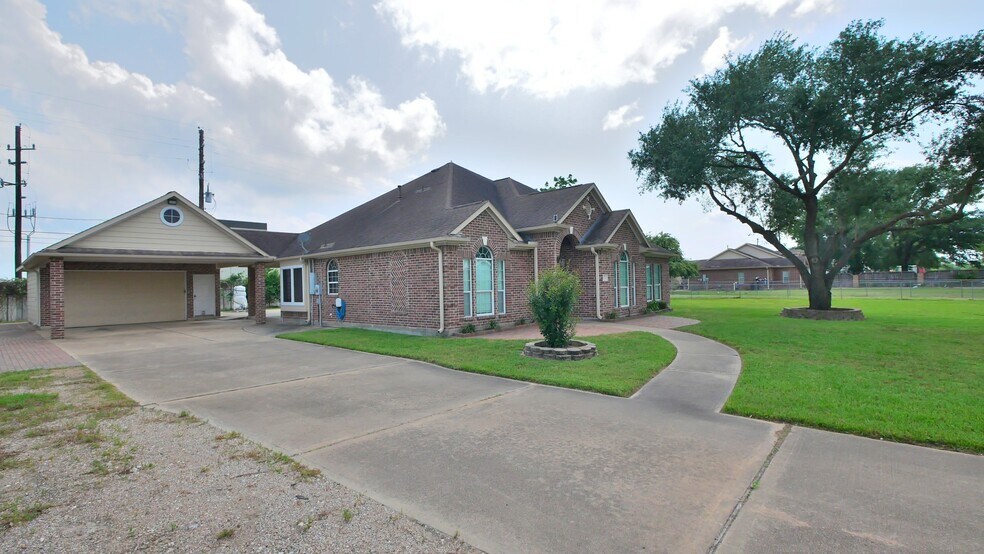13203 Weiman Rd, Houston, TX à louer - Photo de l’immeuble – Image 3 sur 17