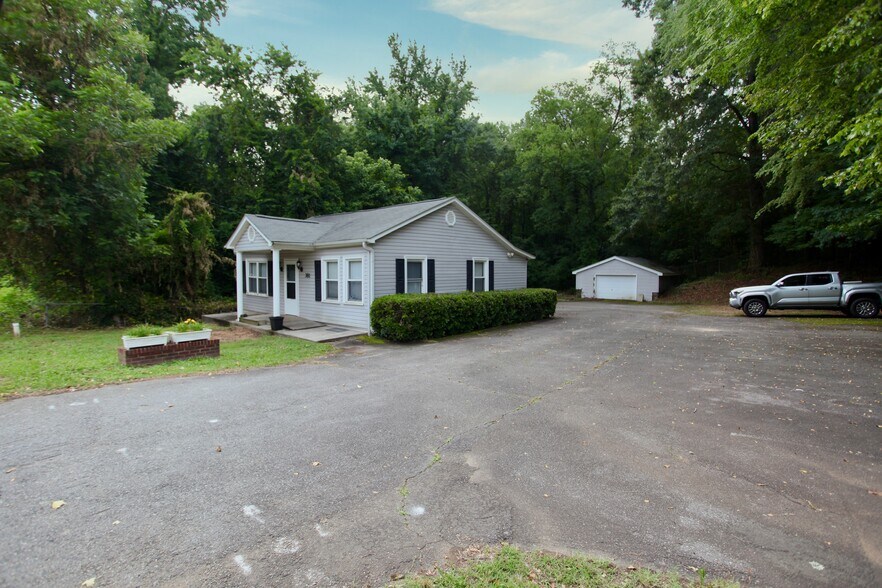 381 McGill Ave NW, Concord, NC à vendre - Photo de l’immeuble – Image 2 sur 10