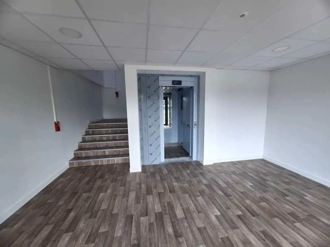 Local commercial dans Artigues-près-Bordeaux à louer Photo de l’immeuble– Image 1 sur 12