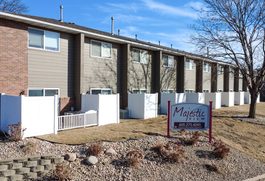 1210 S Majestic View Pl, Sioux Falls, SD à vendre - Photo principale – Image 1 sur 22
