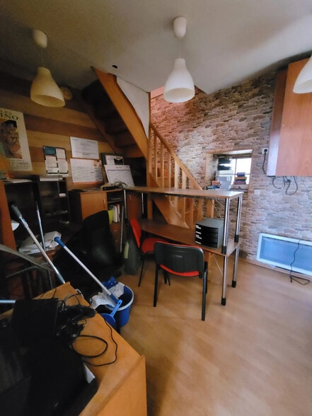 24 Place Des Maisons Neuves, Villeurbanne à louer - Photo de l’immeuble – Image 3 sur 7
