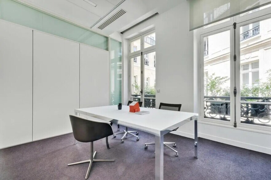 134 Boulevard Haussmann, Paris à louer - Photo de l’immeuble – Image 2 sur 14