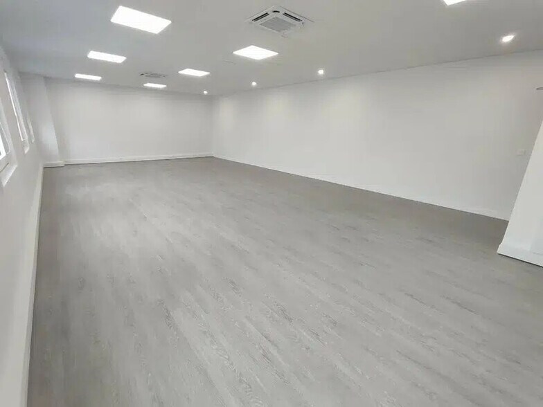Bureau dans Saint-Quentin-Fallavier à vendre - Photo intérieure – Image 2 sur 7