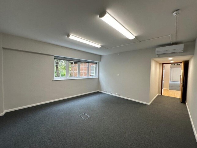 Summer Rd, Thames Ditton à louer - Photo intérieure – Image 3 sur 10