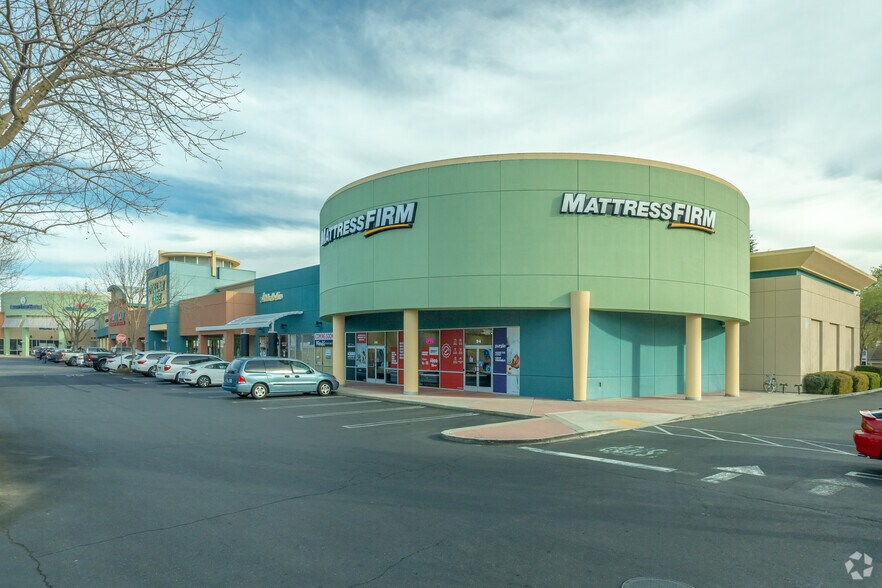 7440 Laguna Blvd, Elk Grove, CA à louer - Photo de l’immeuble – Image 2 sur 11