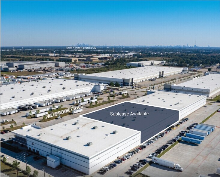 9851 Fallbrook Pines Dr, Houston, TX à louer - Photo de l’immeuble – Image 2 sur 2