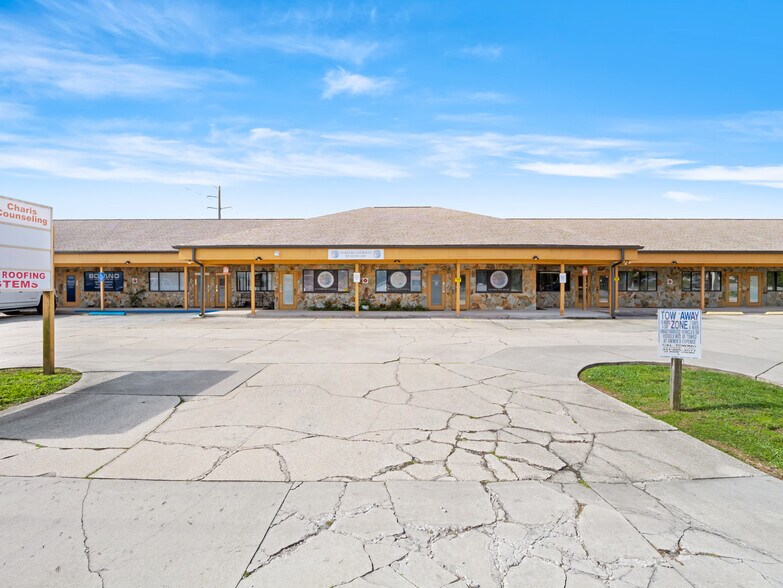 1051-1079 Cheney Hwy, Titusville, FL à vendre - Photo de l’immeuble – Image 1 sur 9