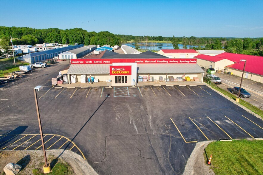 7281 S State Rd, Goodrich, MI à vendre - Photo de l’immeuble – Image 3 sur 40